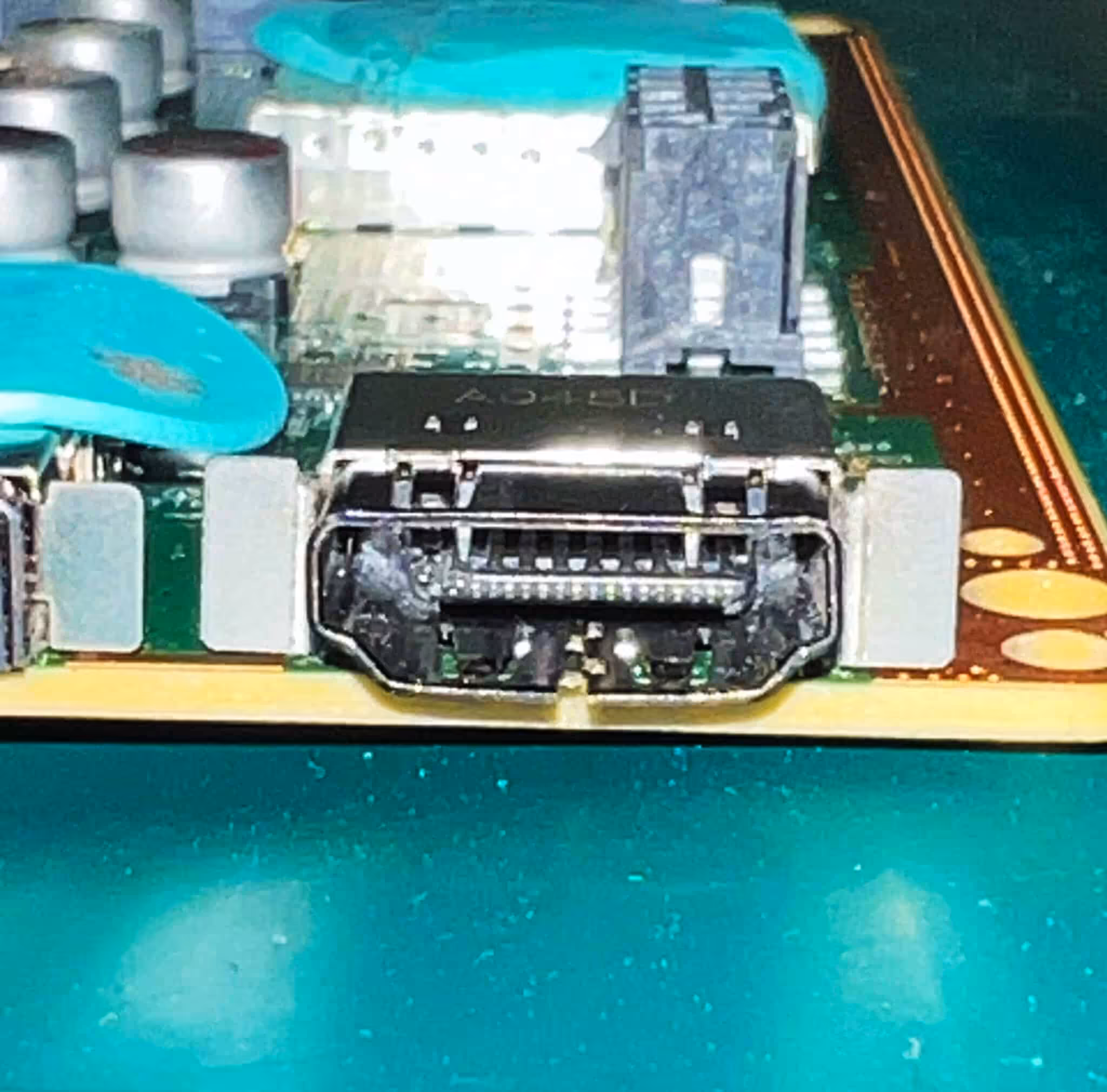 Xbox Series X HDMI-poort beschadigd, close-up